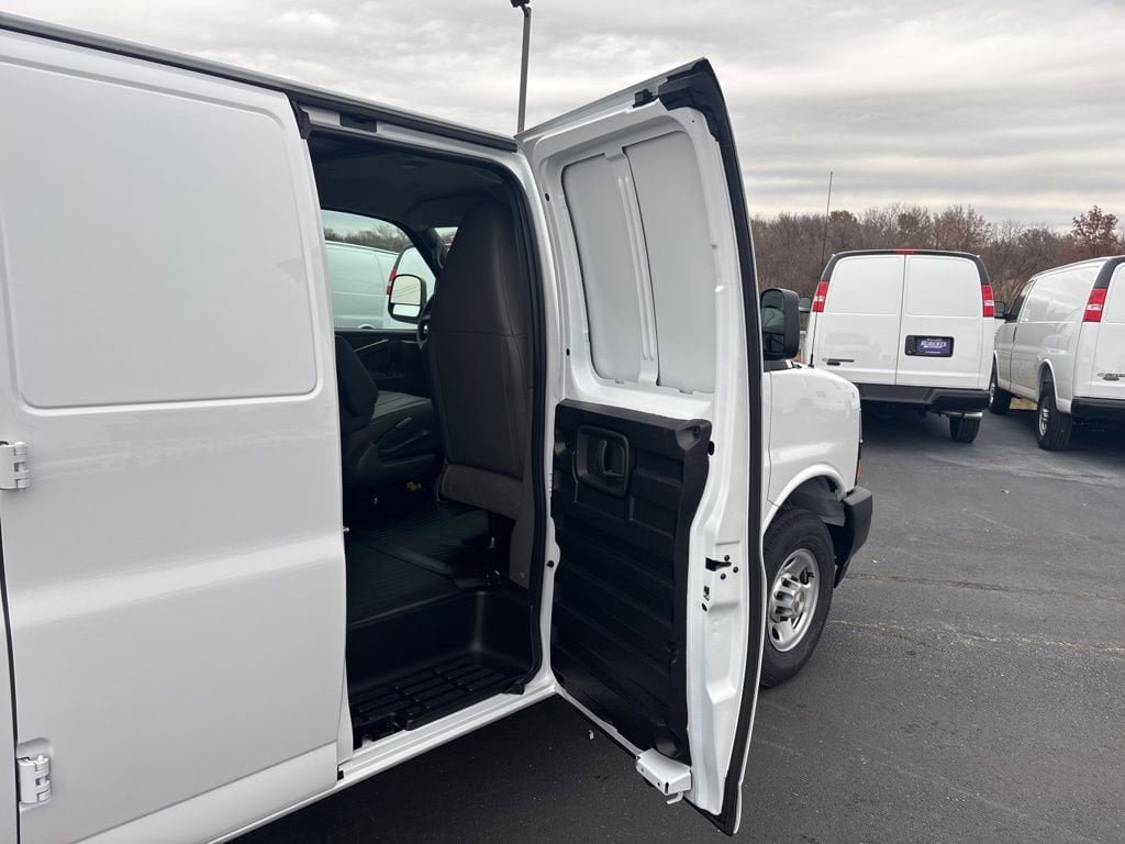 New 2025 Chevrolet Express 2500 w/ Driver Convenience Package image 33