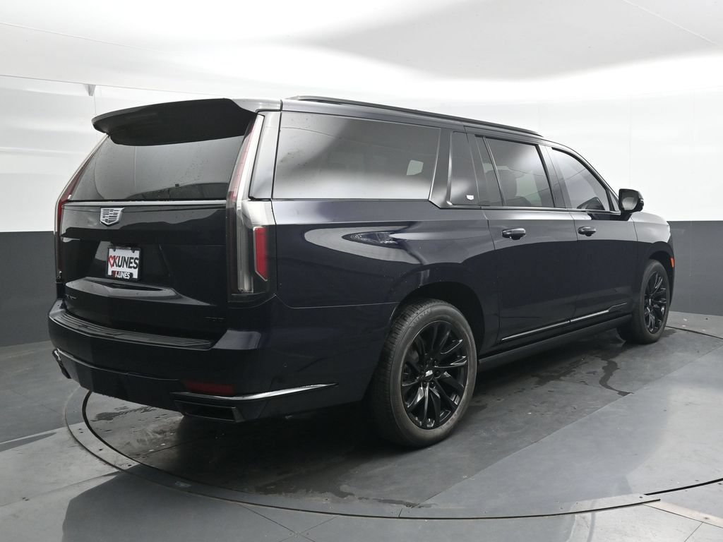 Used 2023 Cadillac Escalade ESV Sport Platinum w/ LPO, ONYX Package AWD/4WD image 2