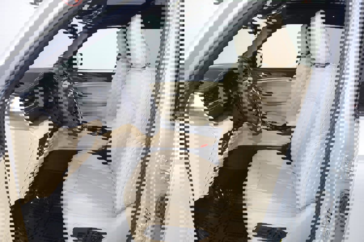 Used 2024 Jeep Grand Cherokee Limited w/ Luxury Tech Group II image 12