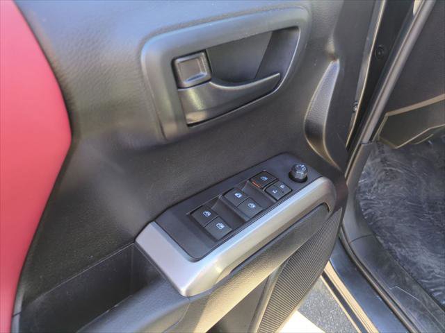 Used 2022 Toyota Tacoma SR5 w/ Technology Package image 11