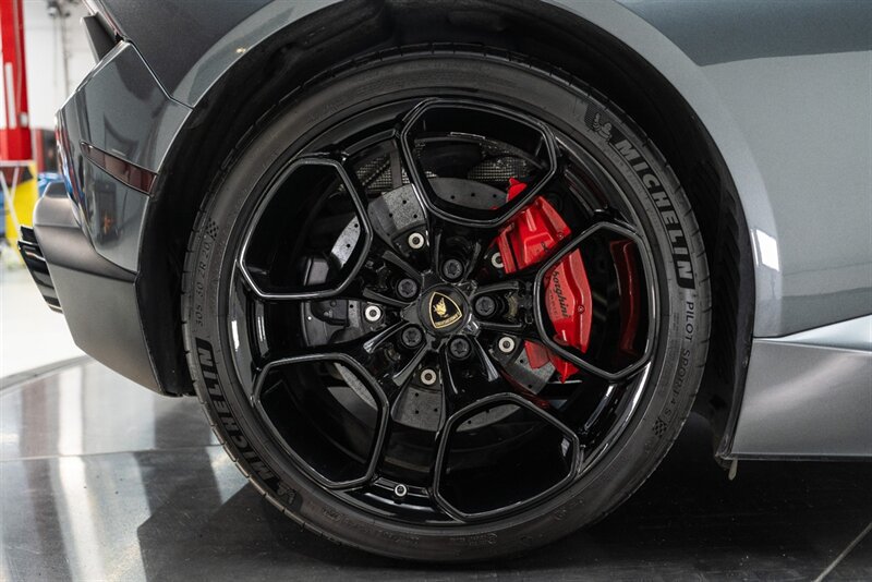 Used 2016 Lamborghini Huracan LP 580-2 RWD image 98