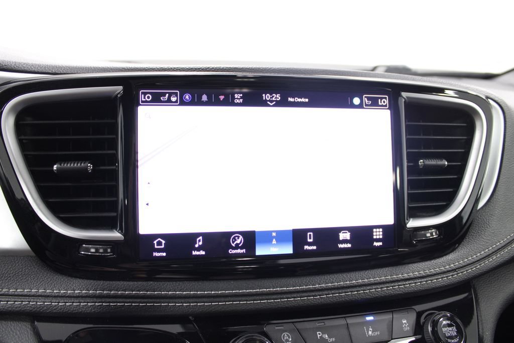 Used 2025 Chrysler Pacifica Limited FWD image 55