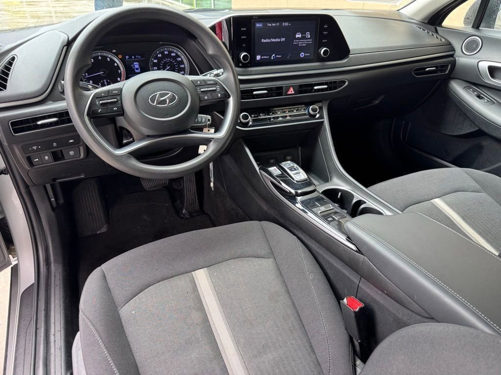 Used 2023 Hyundai Sonata SE w/ Cargo Package FWD image 2