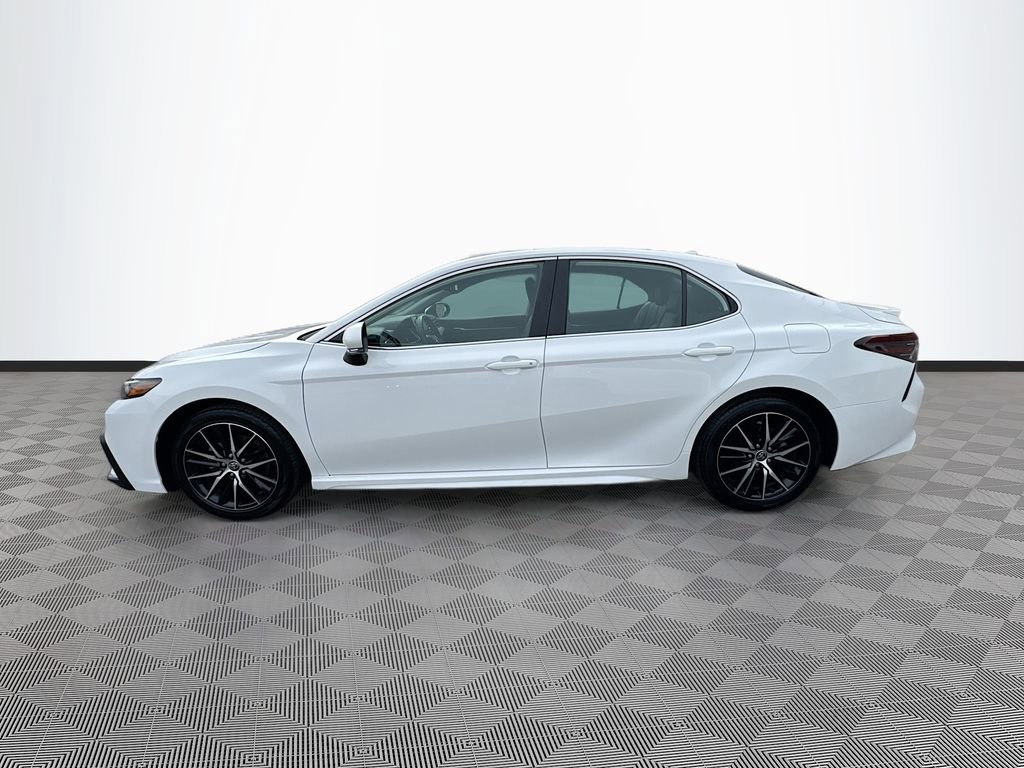 Used 2024 Toyota Camry SE image 31