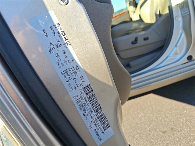 Used 2015 Chrysler Town & Country Touring image 25