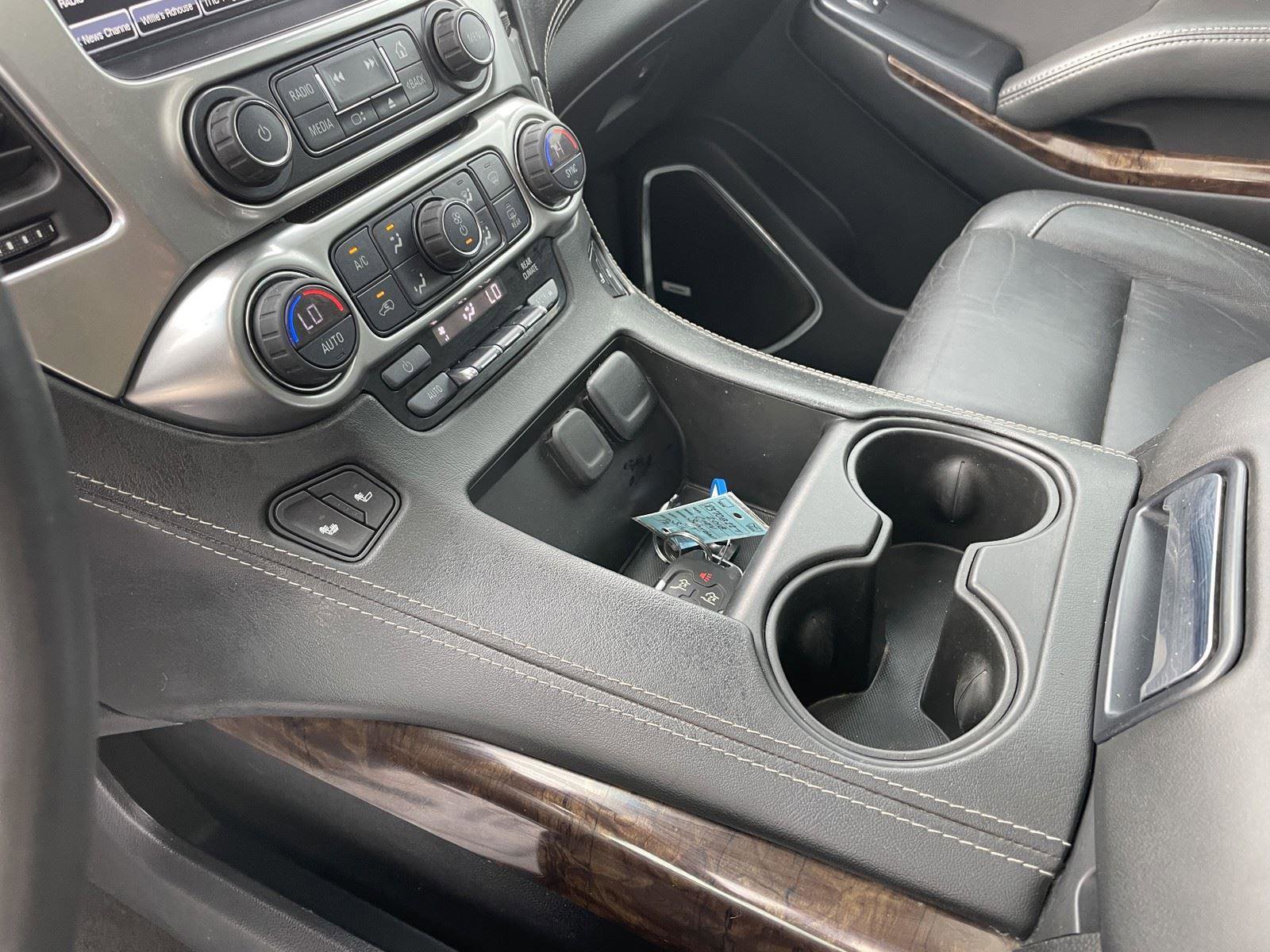 Used 2018 Chevrolet Suburban LT w/ Luxury Package RWD image 17