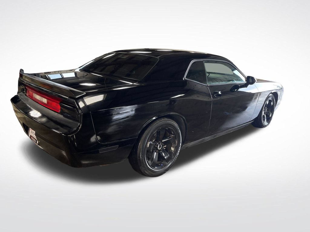 Used 2013 Dodge Challenger SXT RWD image 5