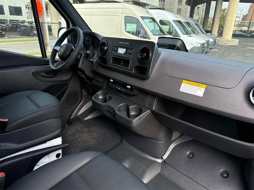 Used 2025 Mercedes-Benz Sprinter 2500 image 13
