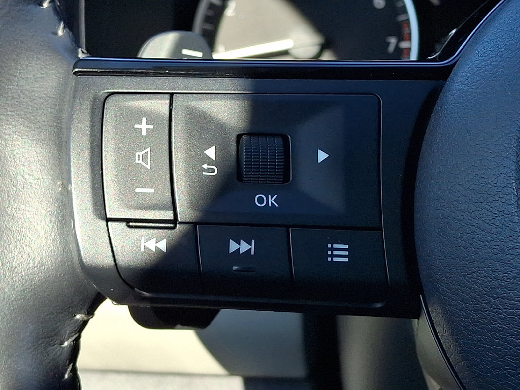 Used 2022 Nissan Pathfinder SL AWD/4WD image 23
