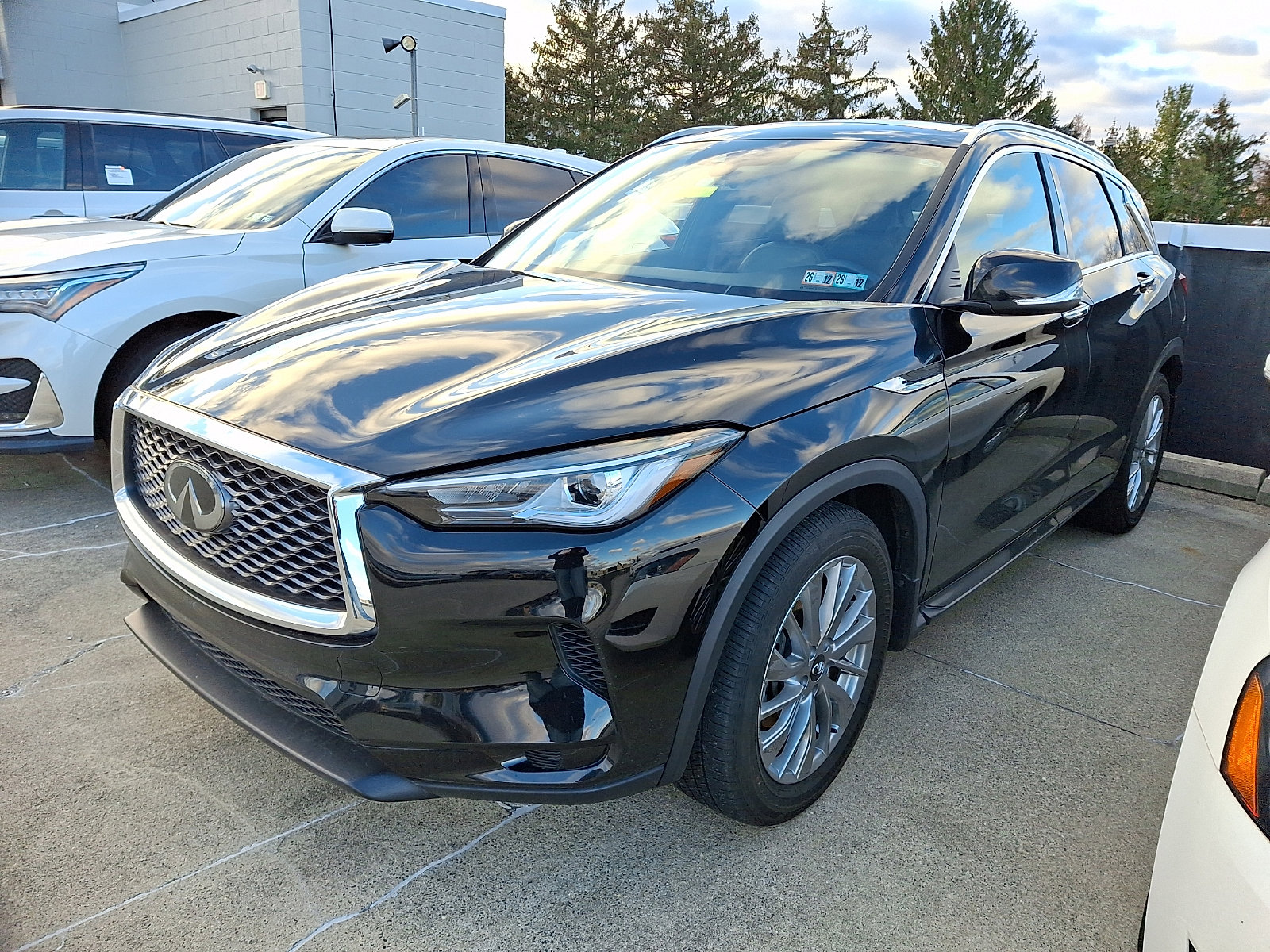Used 2023 INFINITI QX50 Luxe image 2