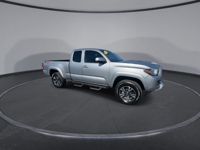Used 2019 Toyota Tacoma TRD Sport w/ TRD Premium Sport Package image 3