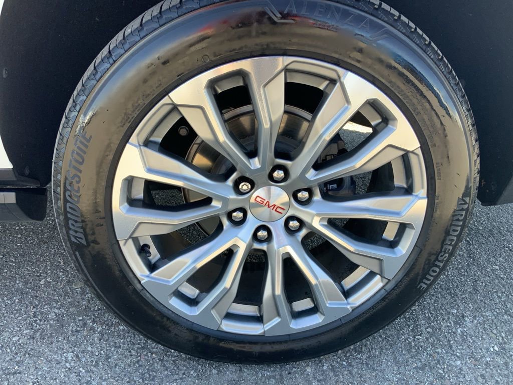 Used 2021 GMC Yukon XL Denali w/ Denali Premium Package image 12