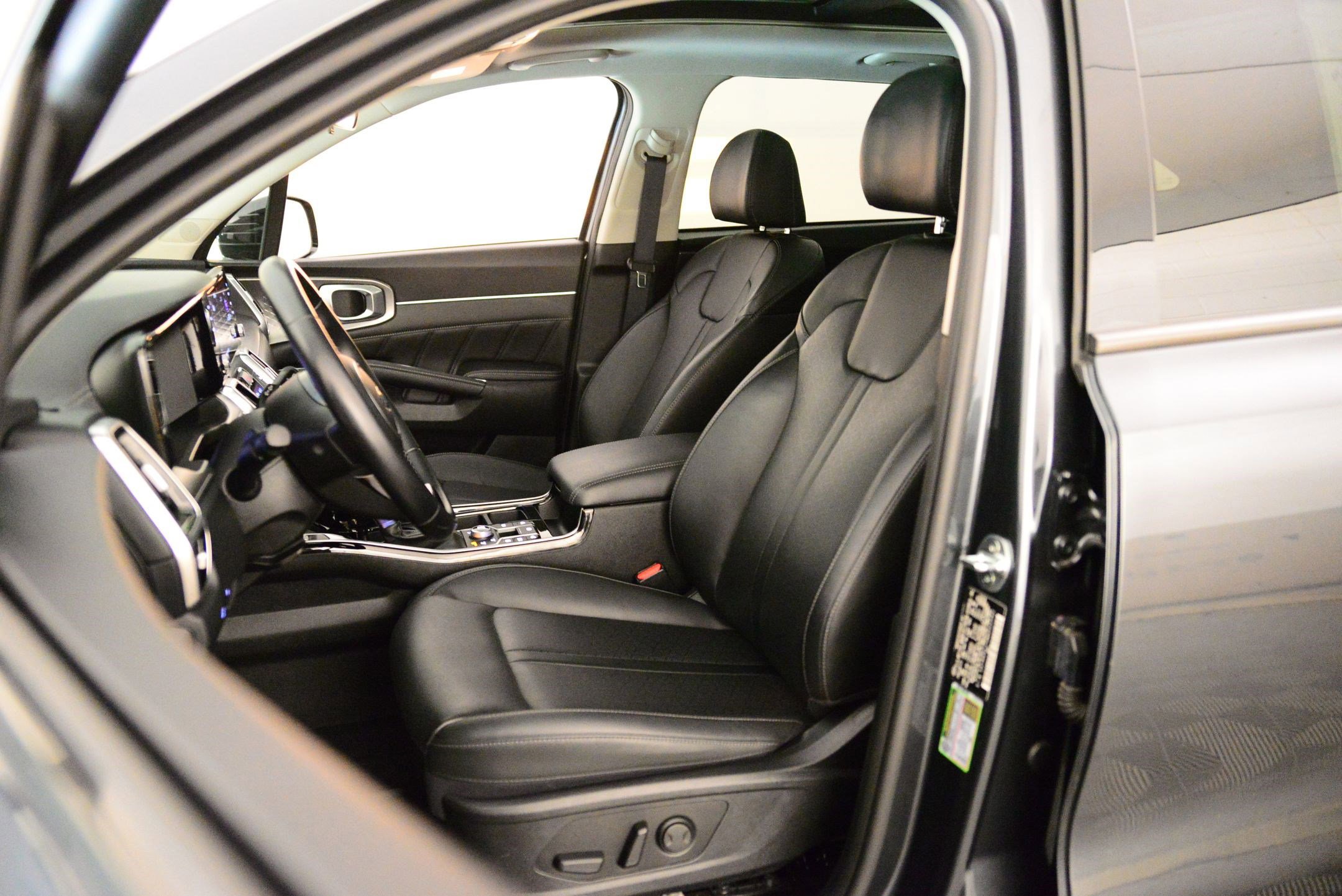 Used 2021 Kia Sorento SX image 4