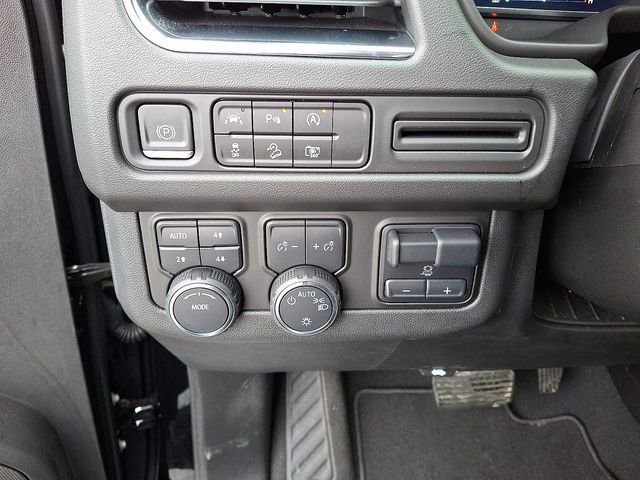 Used 2024 Chevrolet Tahoe Z71 w/ Luxury Package image 23