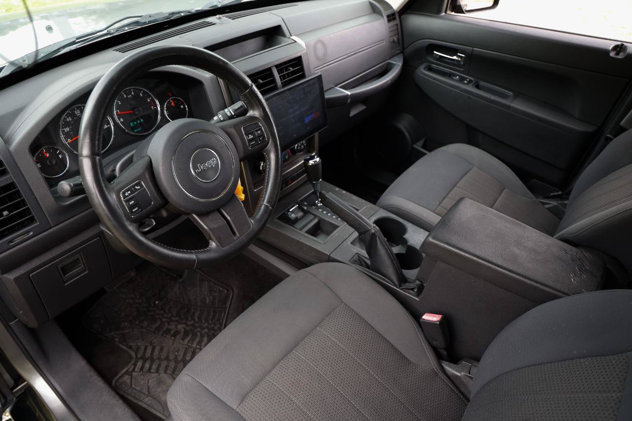 Used 2012 Jeep Liberty Sport w/ Popular Equipment Group AWD/4WD image 4