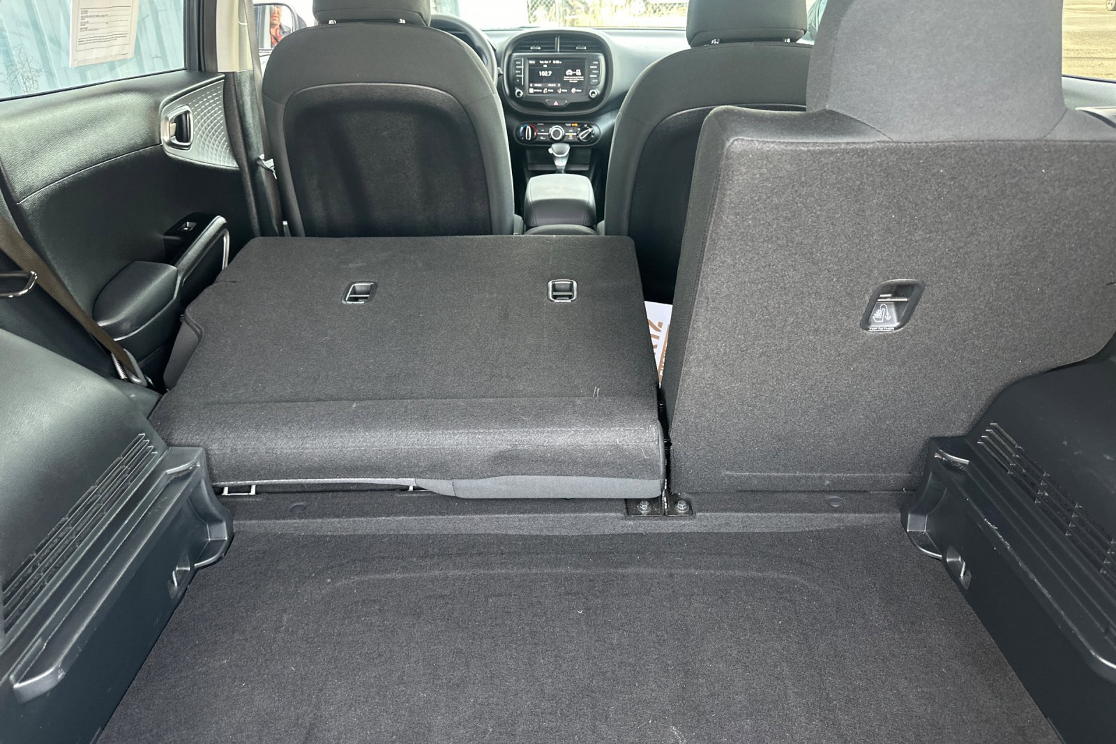 Used 2025 Kia Soul LX w/ LX Technology Package FWD image 16