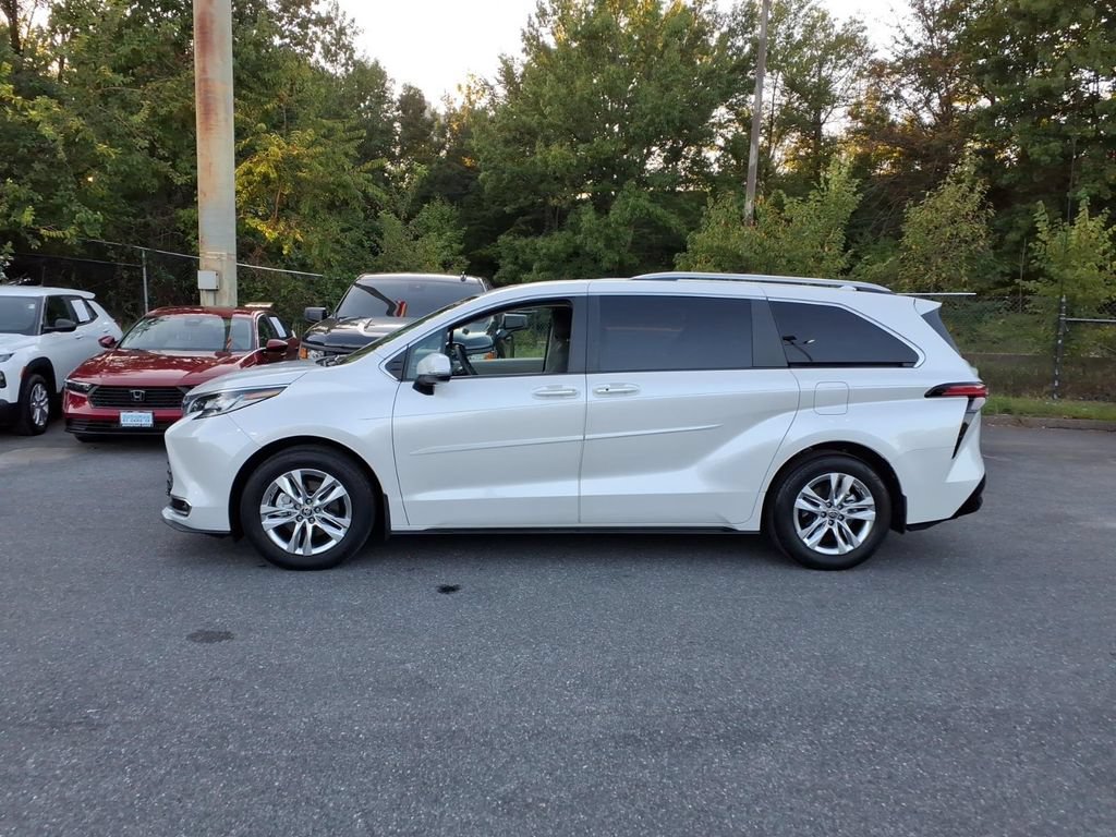 Used 2024 Toyota Sienna Limited AWD/4WD image 6