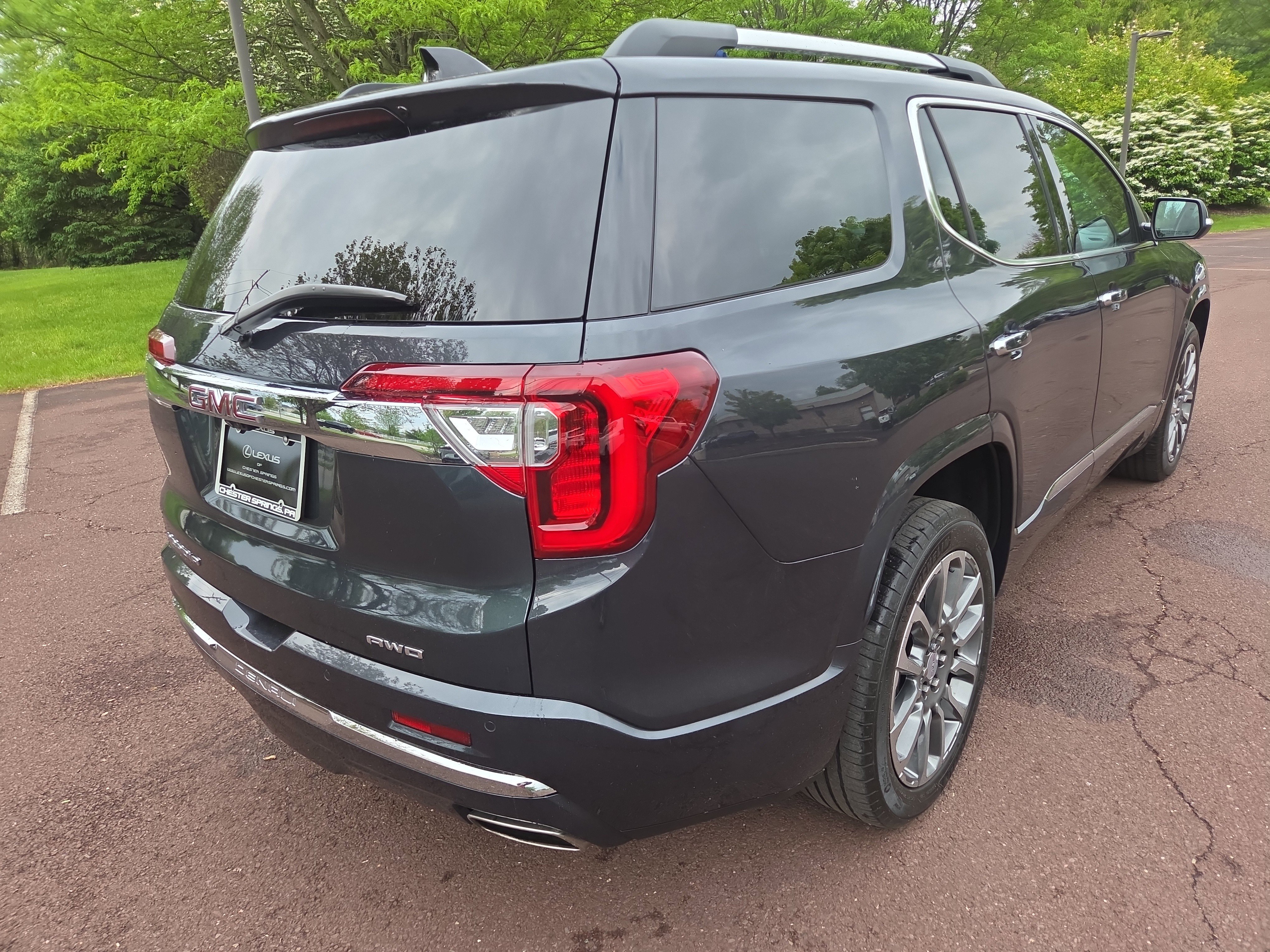 Used 2021 GMC Acadia Denali w/ Denali Ultimate Package AWD/4WD image 3