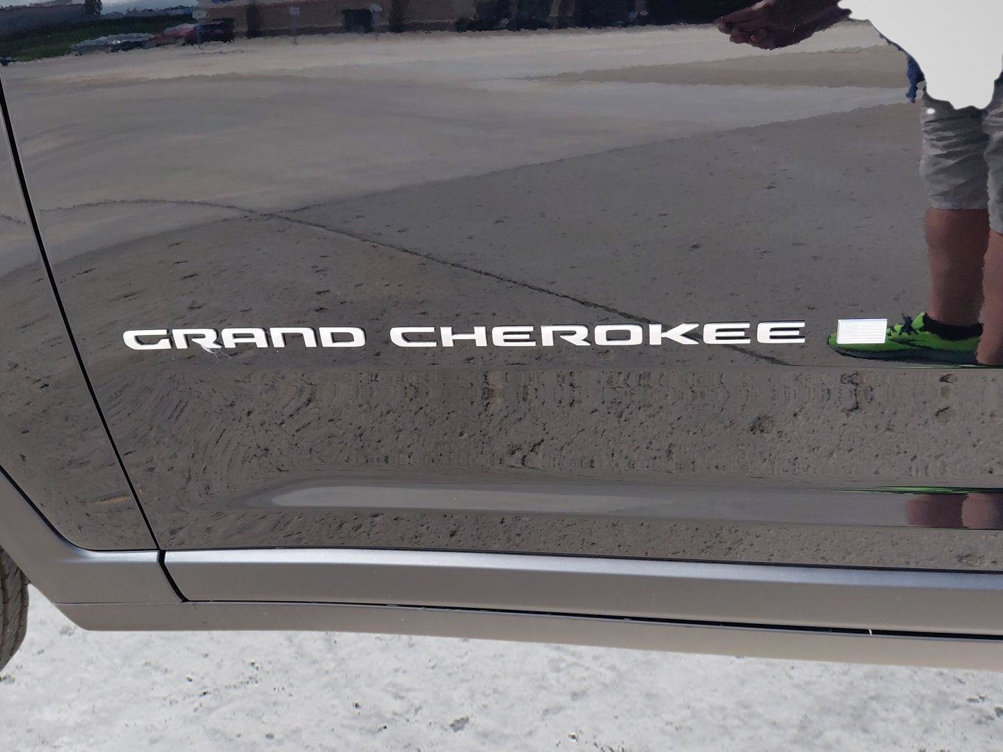 New 2026 Jeep Grand Cherokee Limited w/ Luxury Tech Group II AWD/4WD image 24