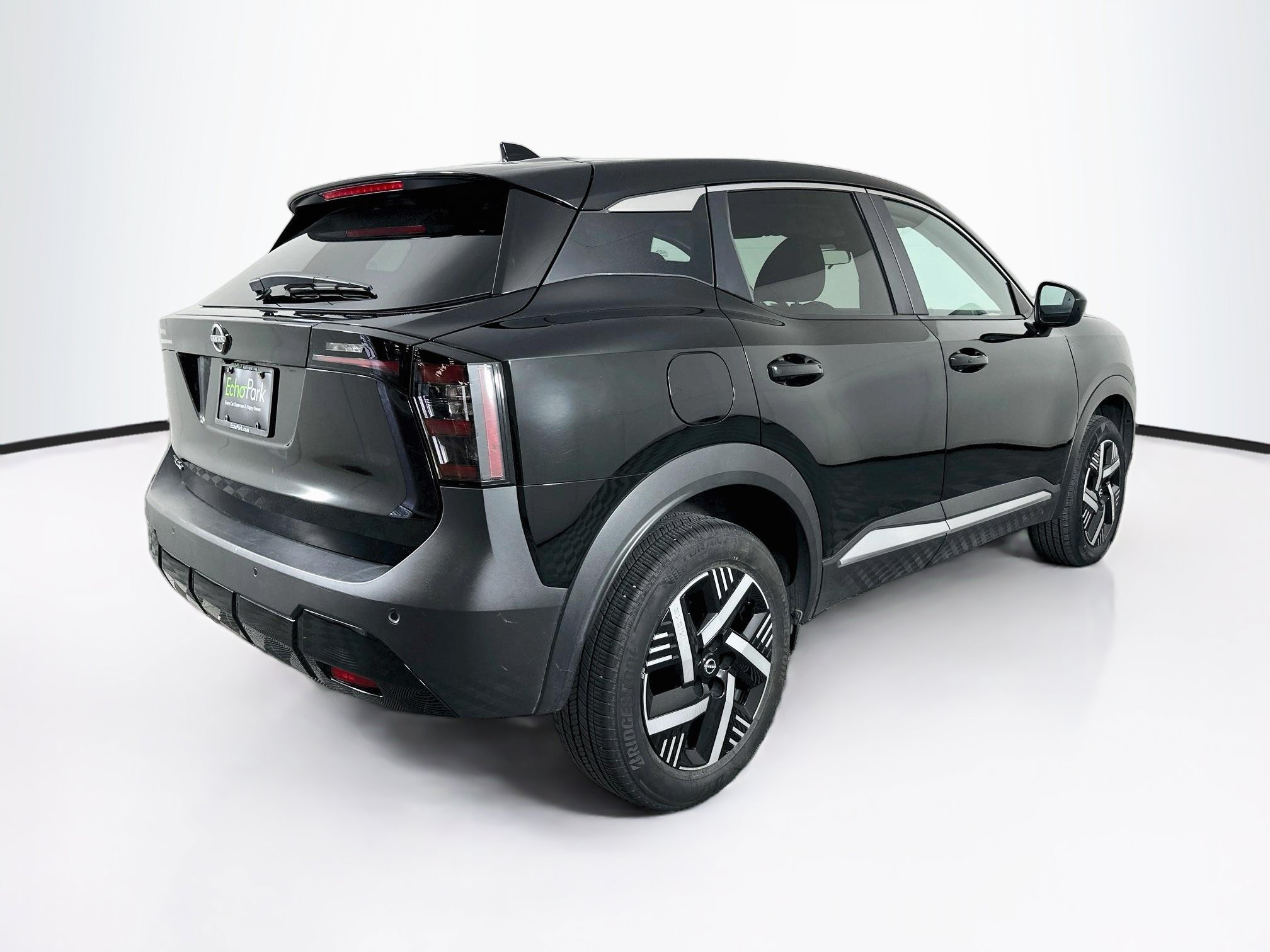 Used 2025 Nissan Kicks SV FWD image 9