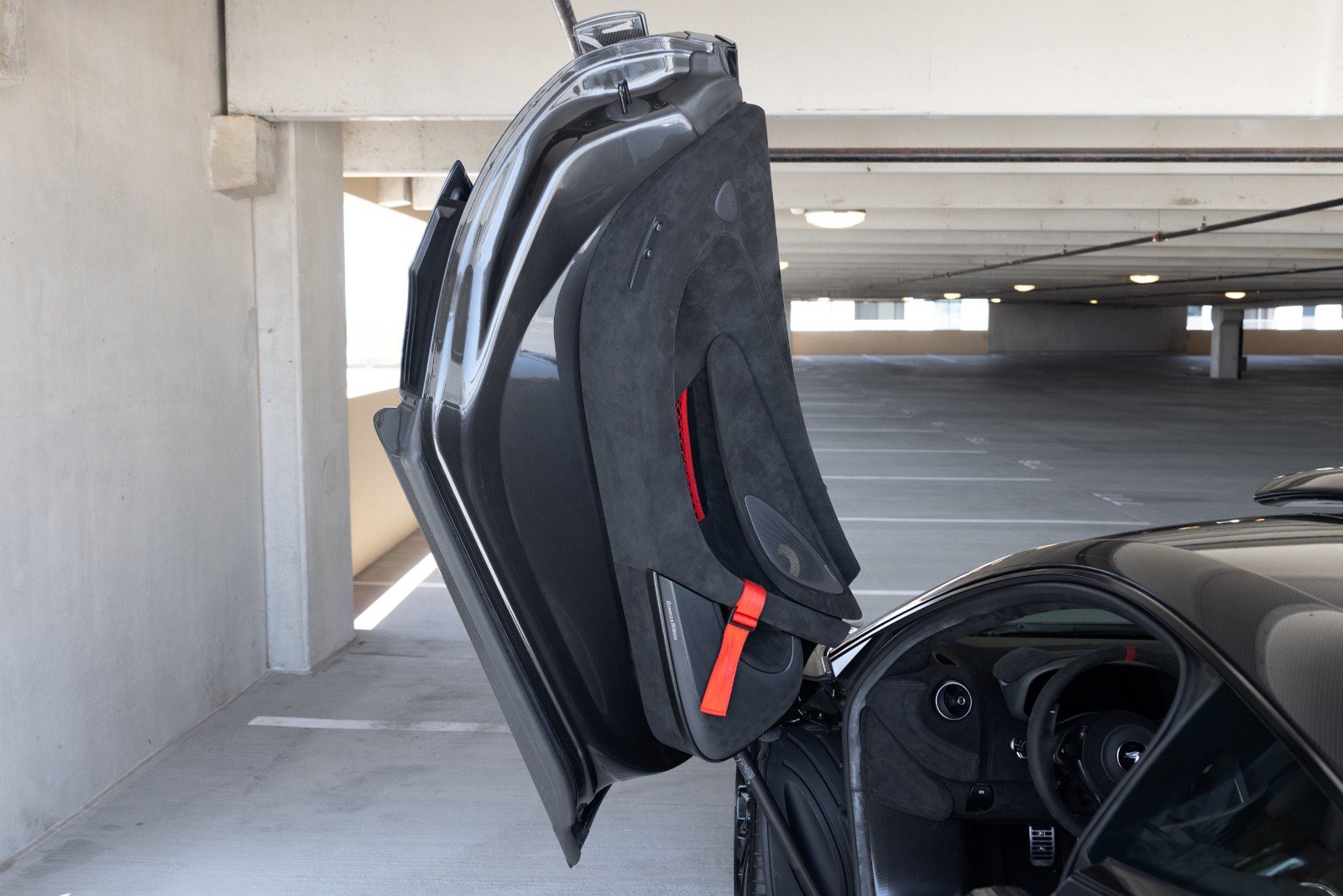 Used 2020 McLaren 620R RWD image 44