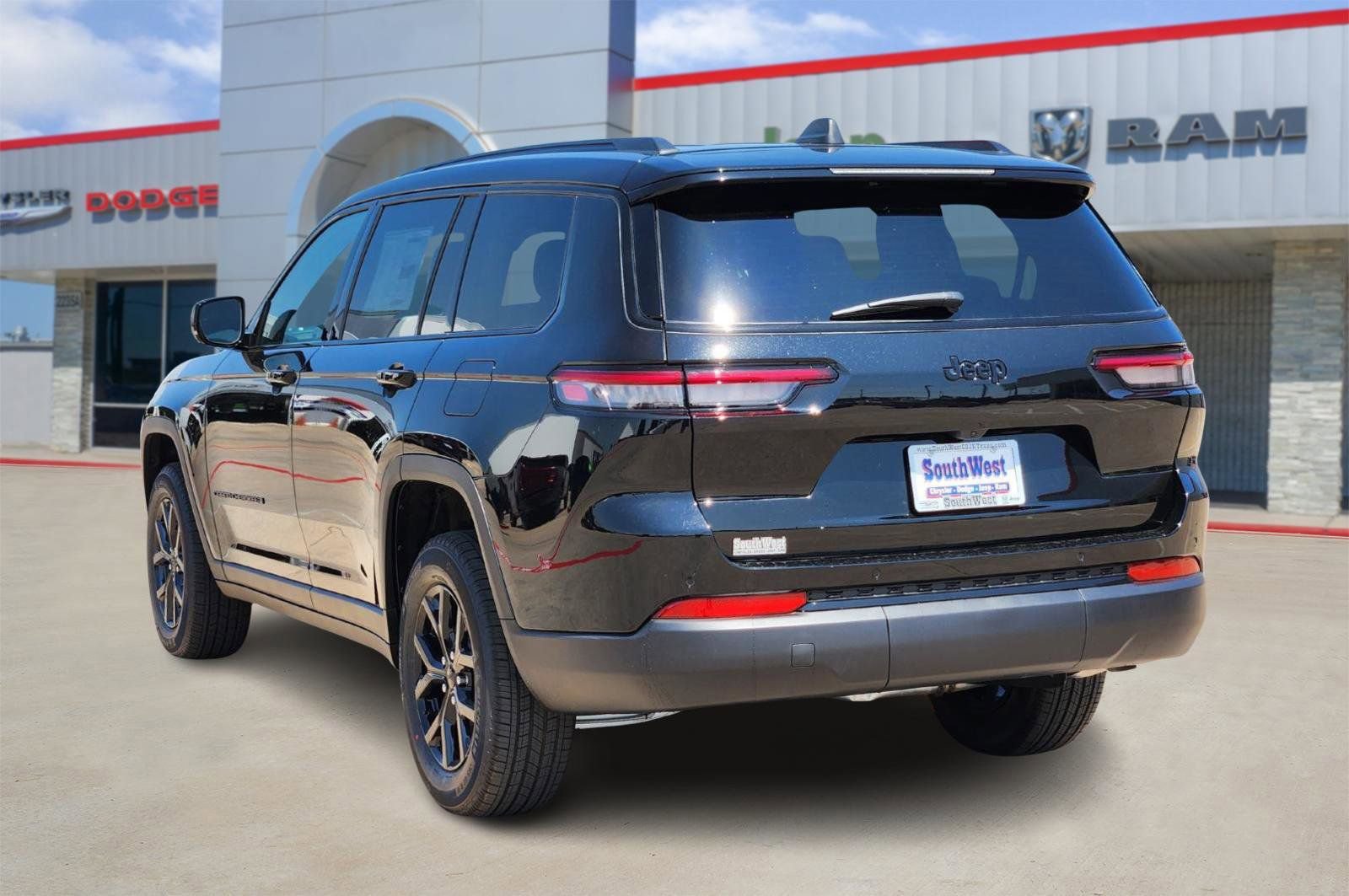 New 2025 Jeep Grand Cherokee L Altitude image 4