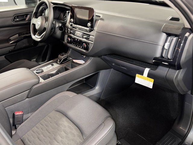 New 2025 Nissan Pathfinder S image 10
