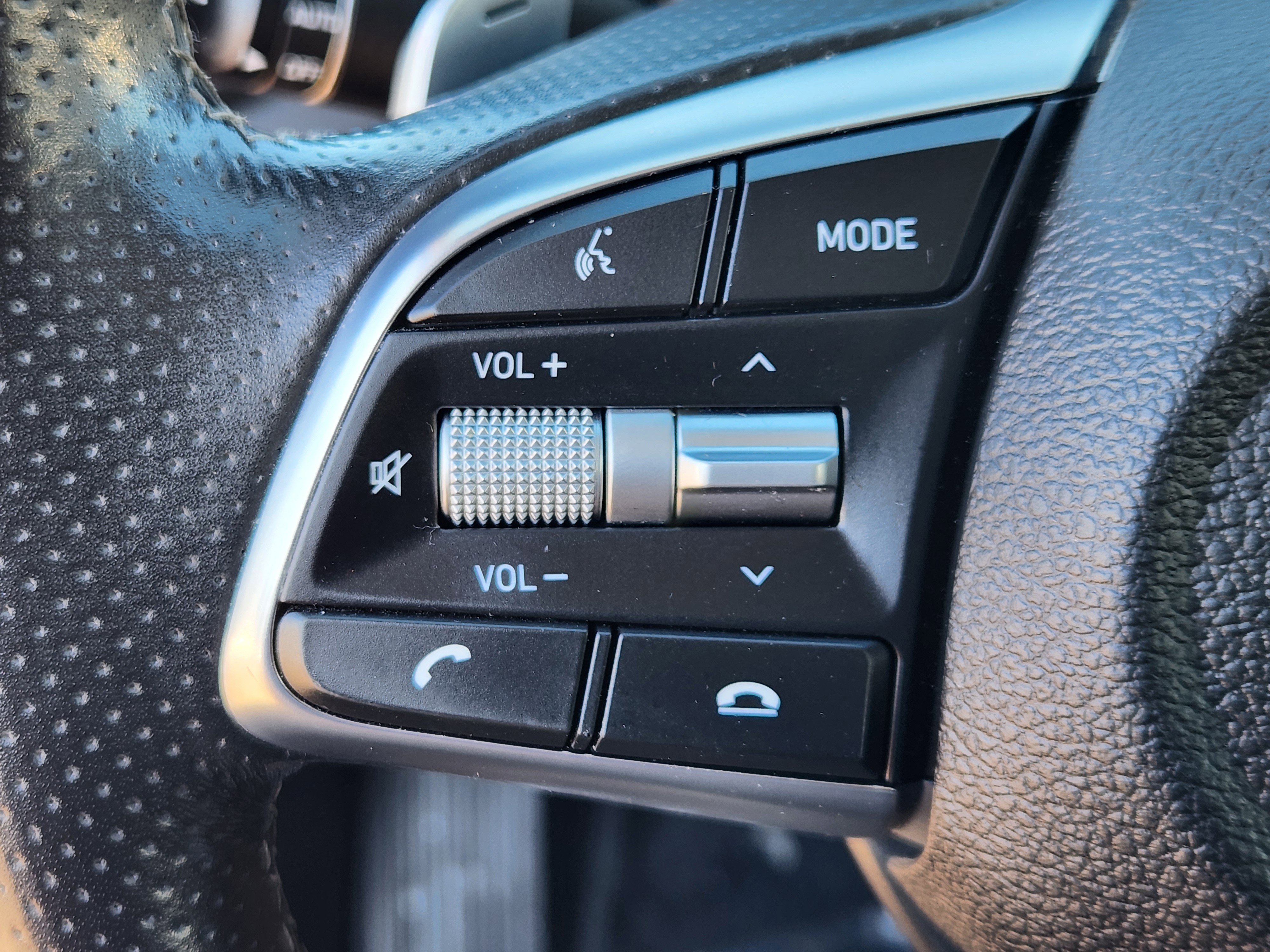 Used 2020 Genesis G70 2.0T image 22