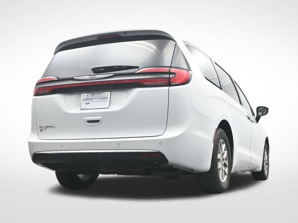Used 2025 Chrysler Pacifica Select FWD image 37