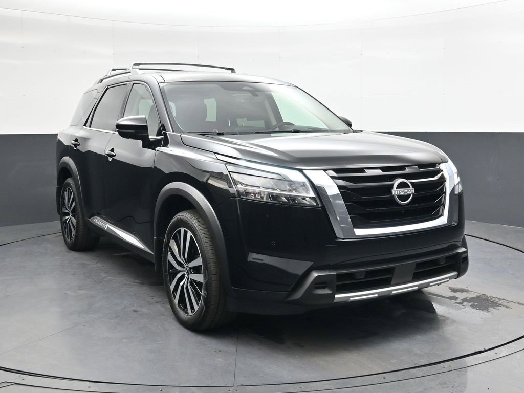 Used 2024 Nissan Pathfinder Platinum w/ Cargo Package
