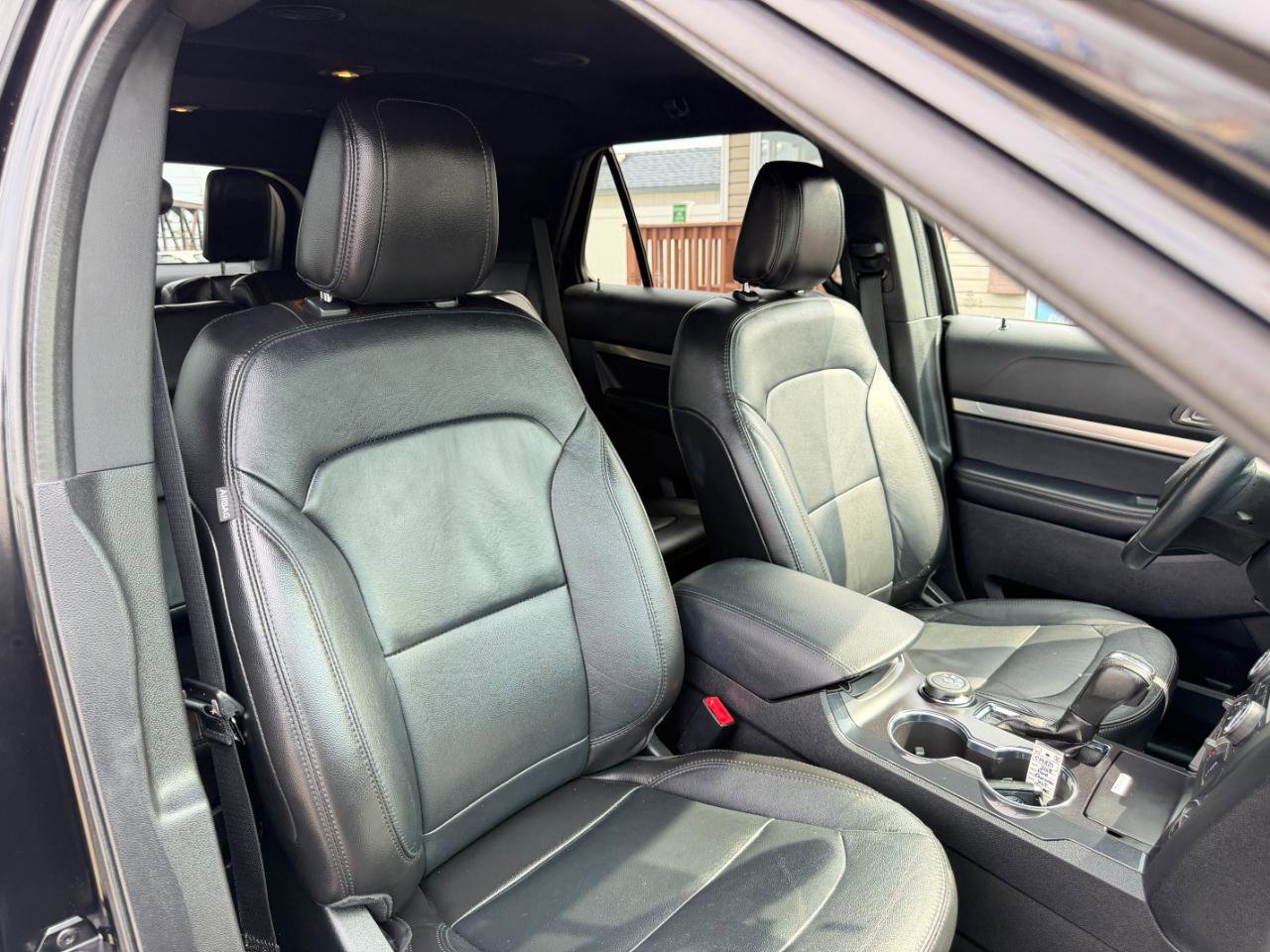 Used 2018 Ford Explorer XLT w/ Equipment Group 202A AWD/4WD image 47