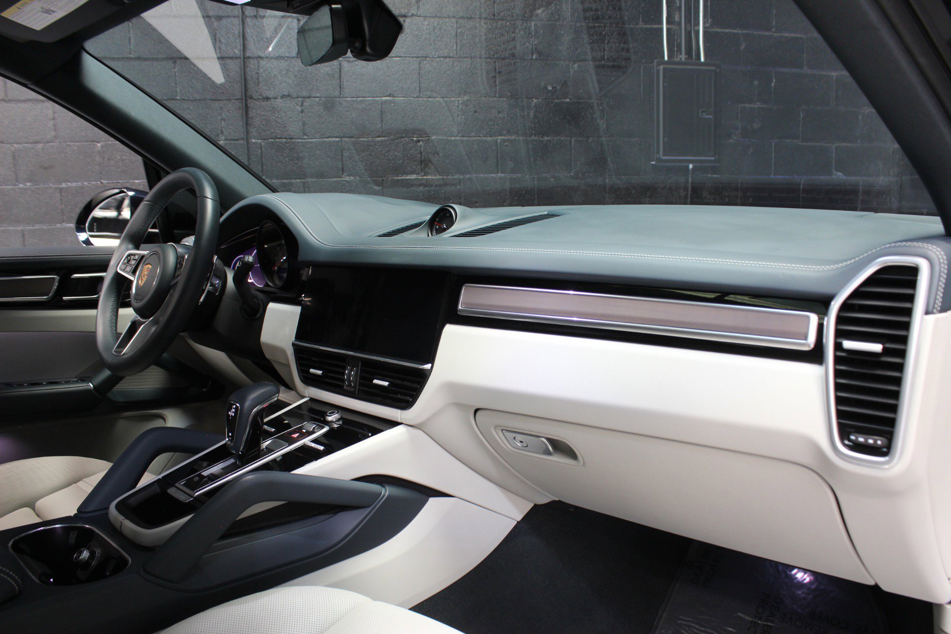 Used 2023 Porsche Cayenne Platinum Edition image 47