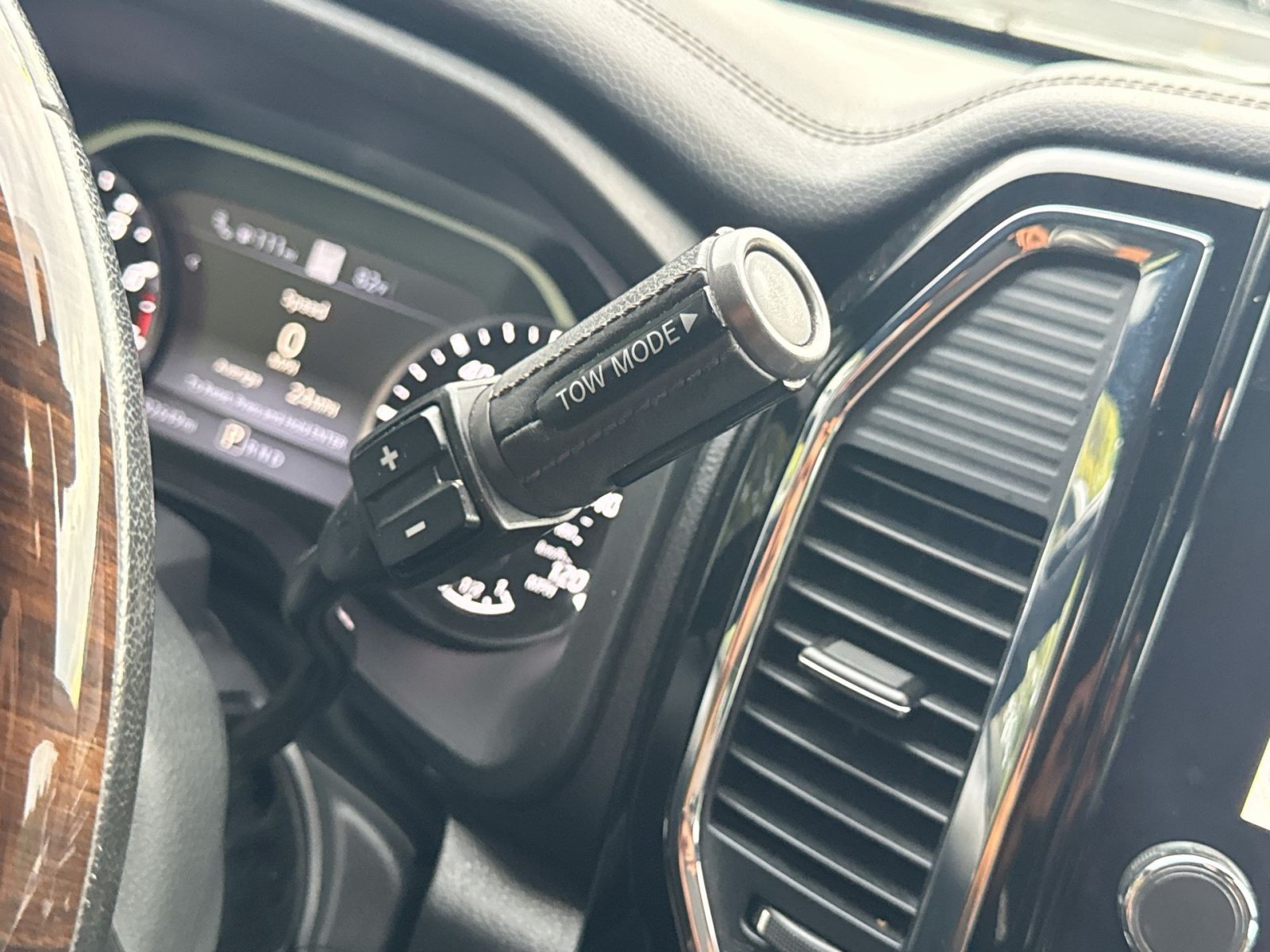 Used 2020 Nissan Titan Platinum Reserve w/ Moonroof Package RWD image 23