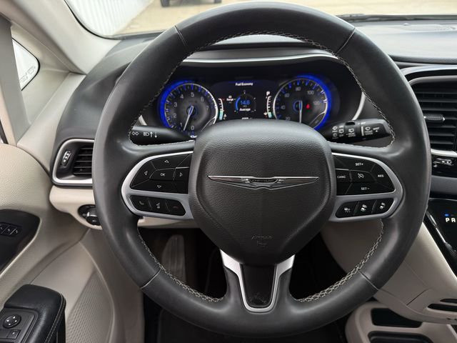 Used 2022 Chrysler Pacifica Touring-L image 12