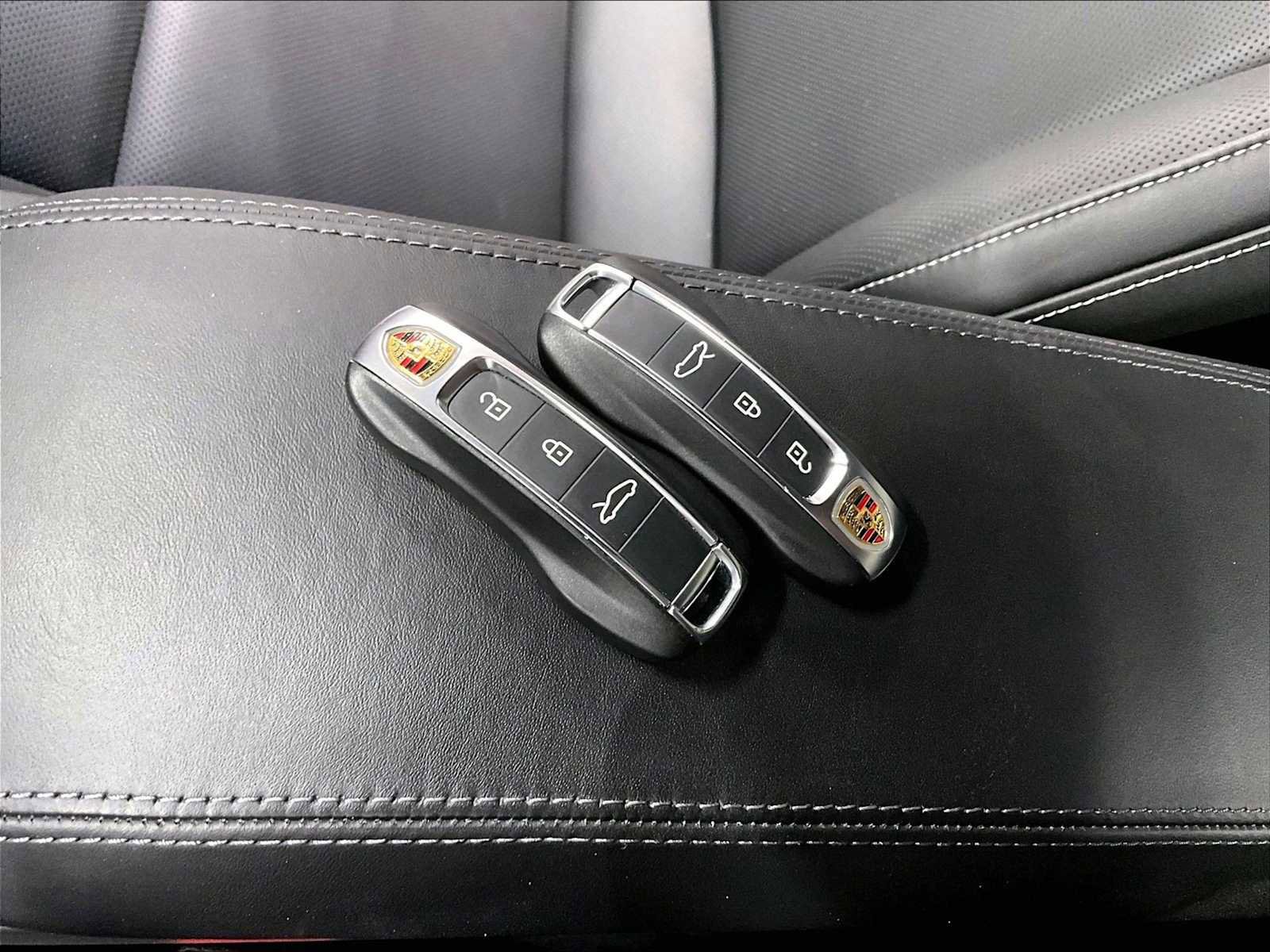 Used 2023 Porsche 911 Carrera 4S image 38