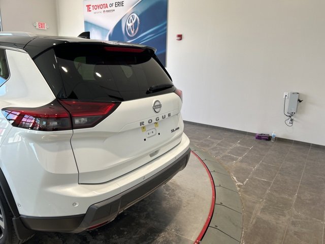 Used 2024 Nissan Rogue SL image 5