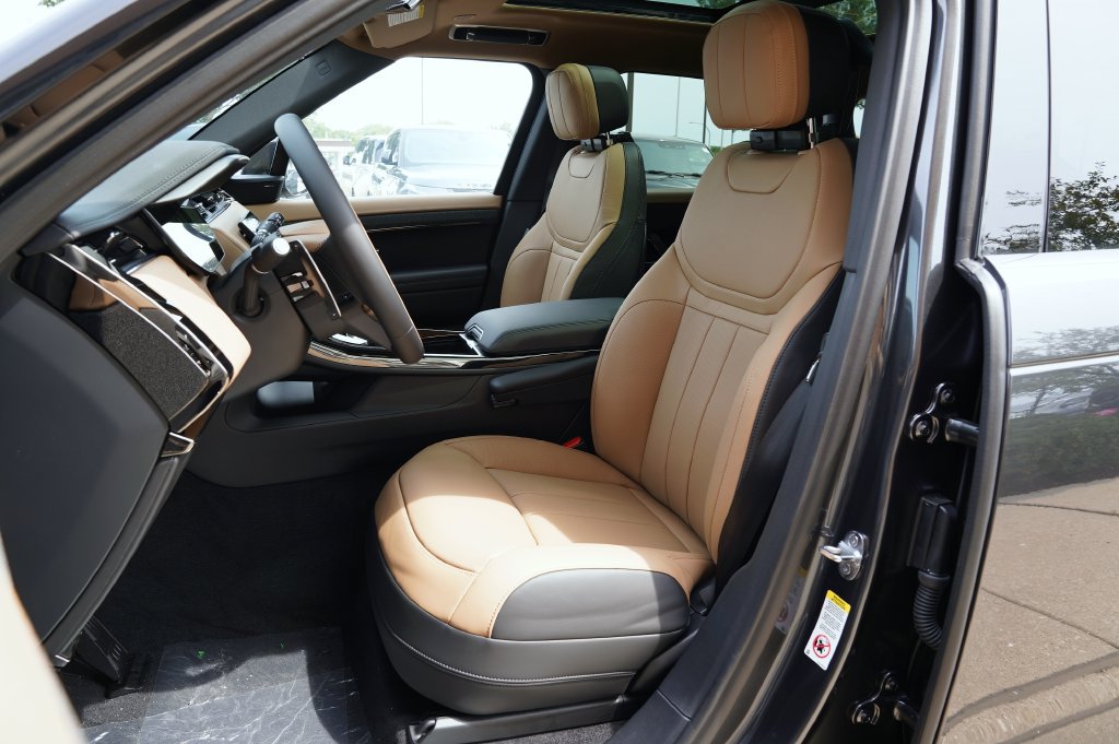 New 2026 Land Rover Range Rover Sport Dynamic SE AWD/4WD image 12