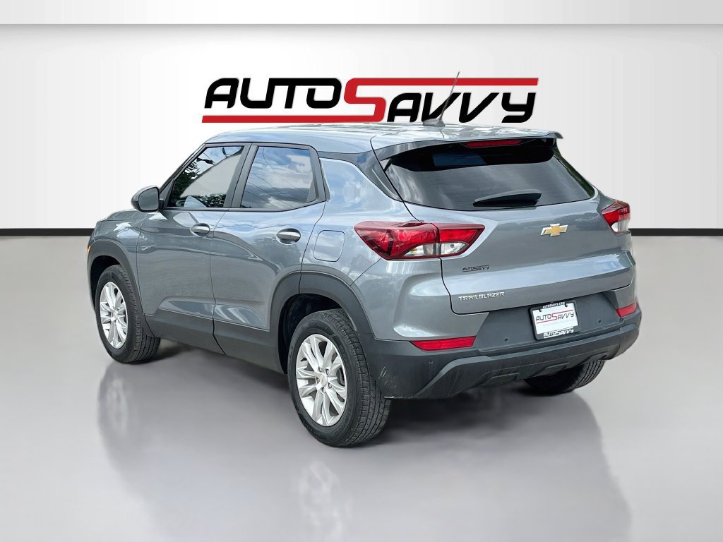Used 2021 Chevrolet TrailBlazer LS w/ LPO, Blackout Package FWD image 5