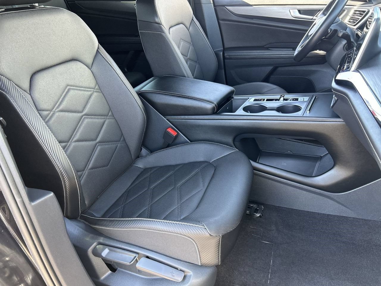 Used 2024 Volkswagen Atlas Cross Sport SE FWD image 8