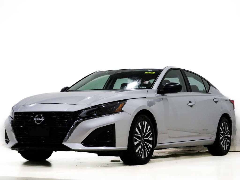 Used 2024 Nissan Altima 2.5 SV image 3