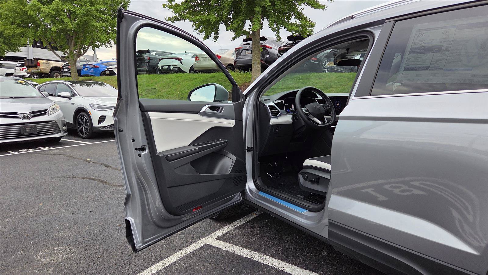 New 2026 Volkswagen Taos SE AWD/4WD image 11