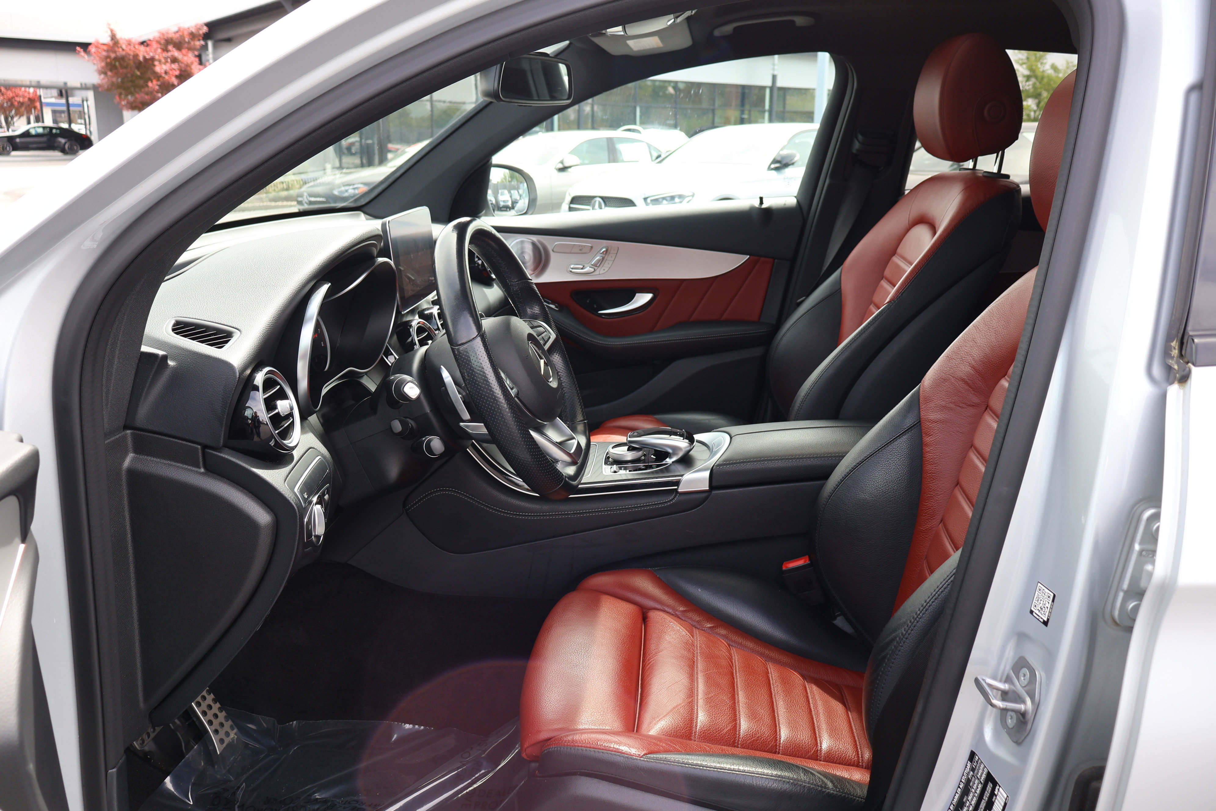 Used 2019 Mercedes-Benz GLC 300 4MATIC Coupe image 10