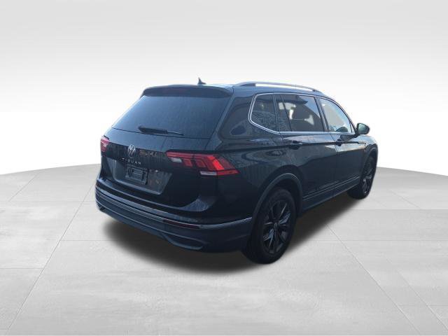 Used 2023 Volkswagen Tiguan SE w/ Panoramic Sunroof Package FWD image 8