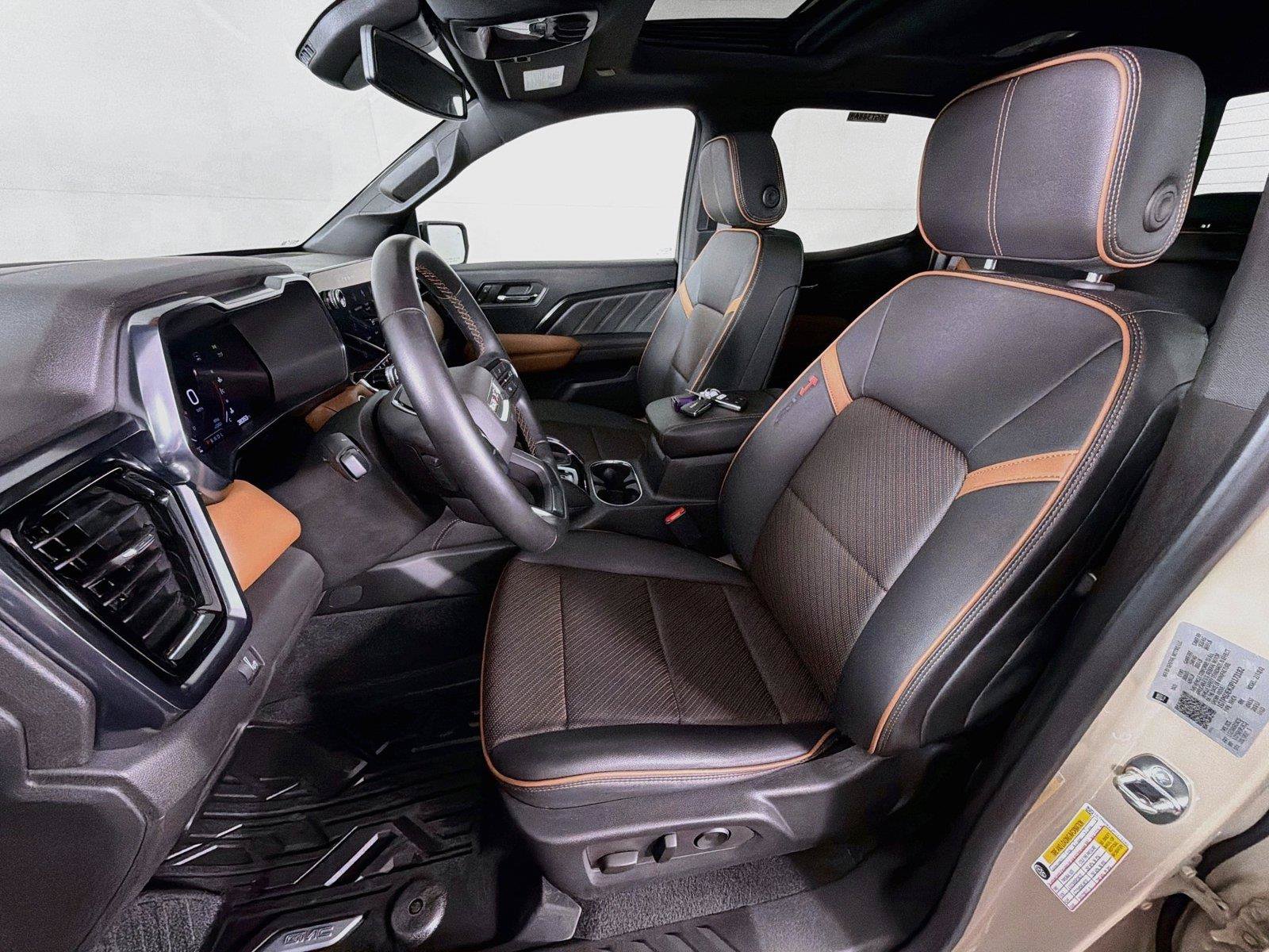 Used 2023 GMC Canyon AT4 w/ AT4 Premium Package AWD/4WD image 2