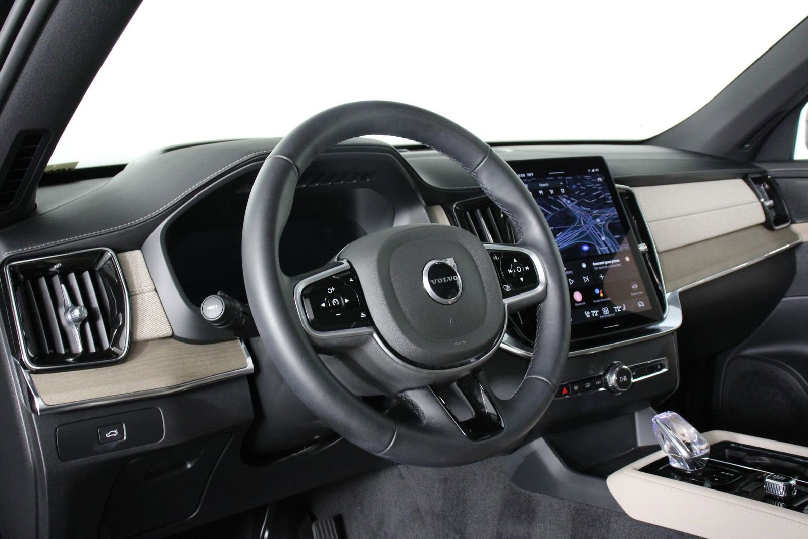 Certified 2025 Volvo XC90 B6 Ultra image 14