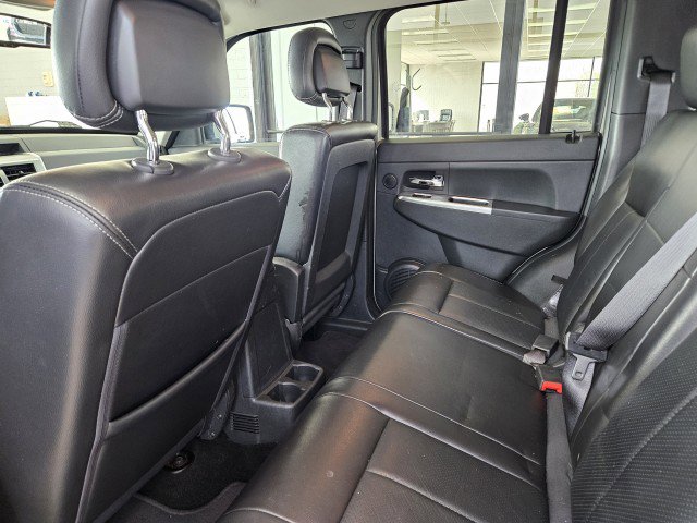 Used 2010 Jeep Liberty Limited w/ Tire & Wheel Group image 9