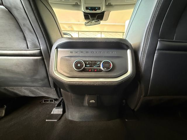 Used 2025 Ford Expedition Platinum AWD/4WD image 23