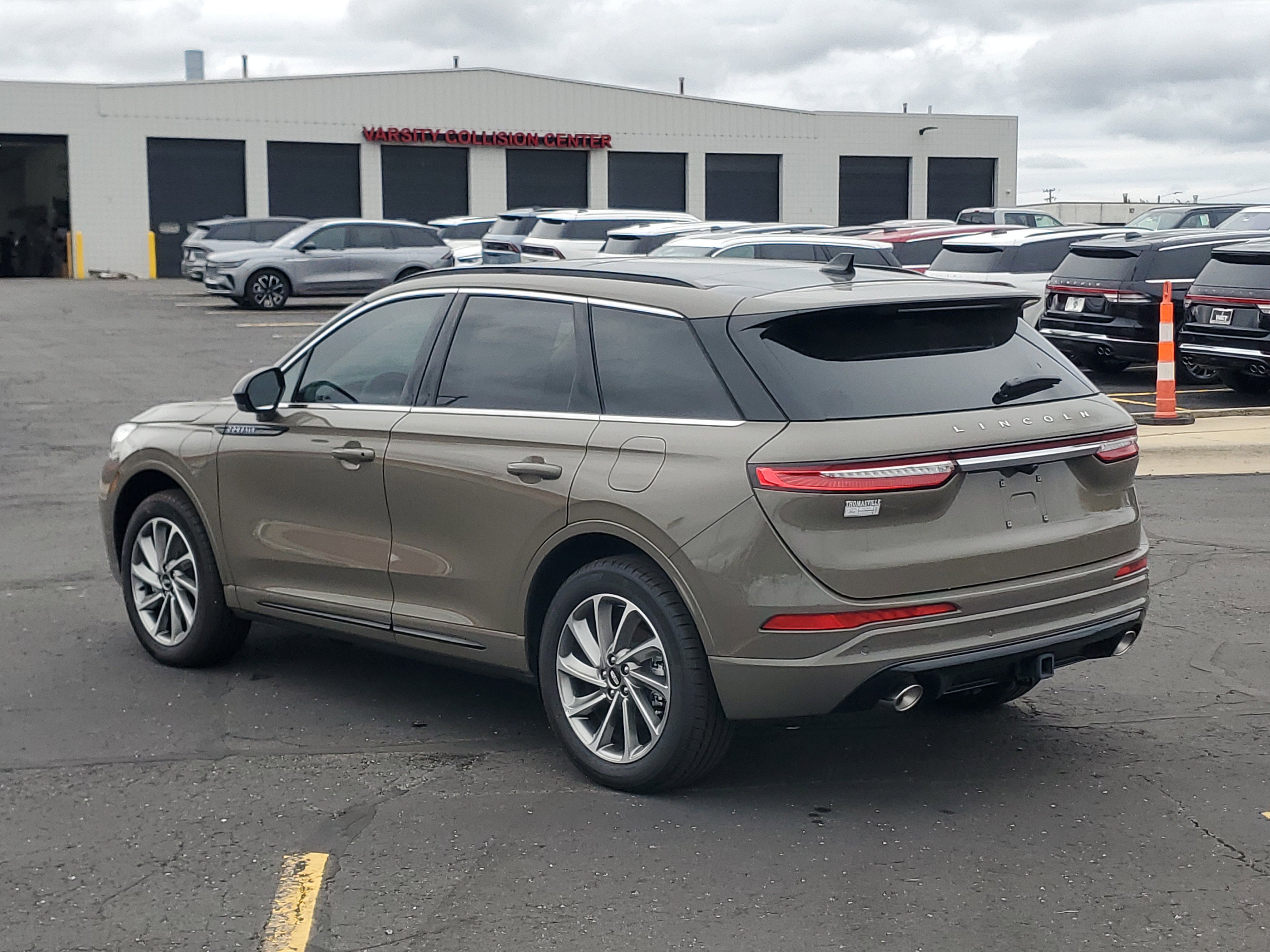 New 2025 Lincoln Corsair Grand Touring w/ Towing Package image 3