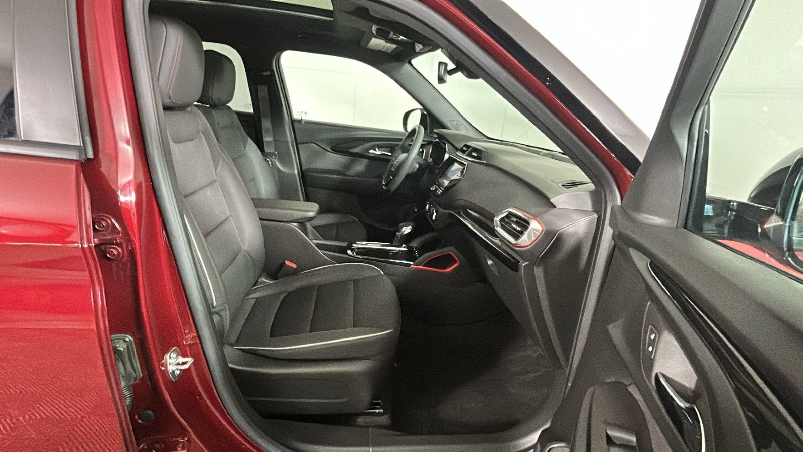 Used 2023 Chevrolet TrailBlazer RS w/ Sun and Liftgate Package FWD image 30
