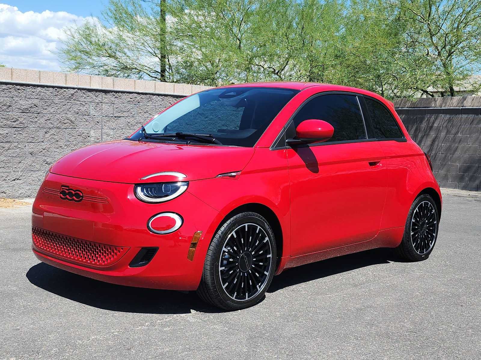 Used 2024 FIAT 500 e (RED) FWD image 4